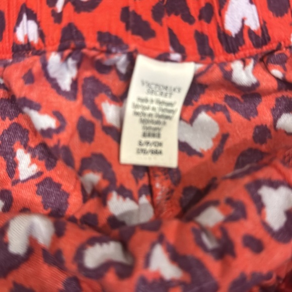 Victoria’s Secret sleep short shorts - Picture 3 of 4